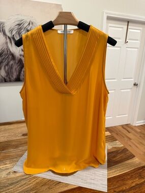 Rose + Olive Sleeveless V-Neck Top in Mustard Gold: Large